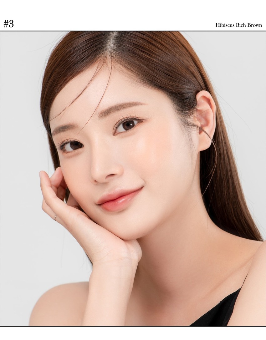 
Embrace the sophistication of Lensrang's Hibiscus Rich Brown colored contacts straight from Korea.