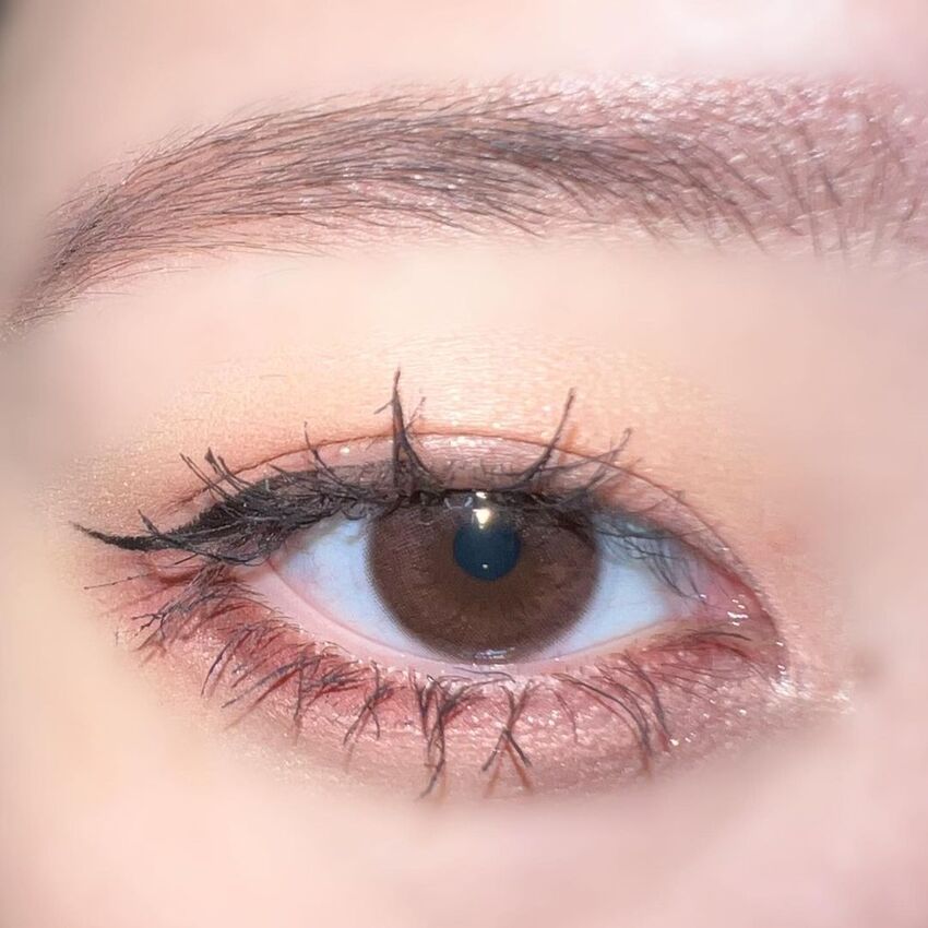 
Revel in the beauty of Lensrang's Hibiscus Rich Brown colored contacts, perfect for students and office workers alike.