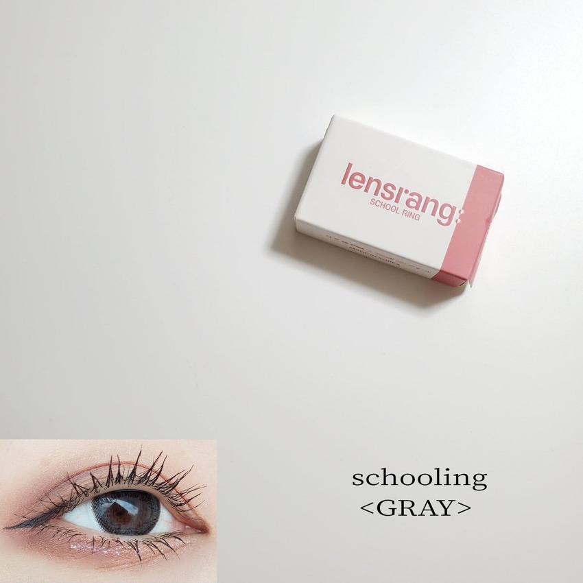 
LensRangのSchool Ring Grayは、低彩度の色合いでクリアな目を作り出します。