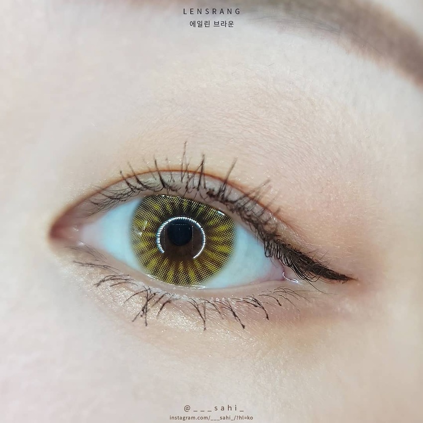 
Dive into sophistication with Lensrang's Brown colored contacts.